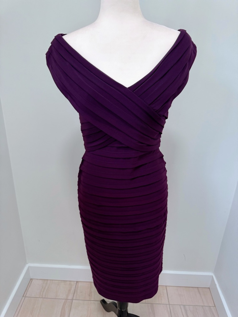 Dark Purple Bandage or Shutter Pleat Dress V Neck Midi Sz 2 -4 - Picture 9 of 13
